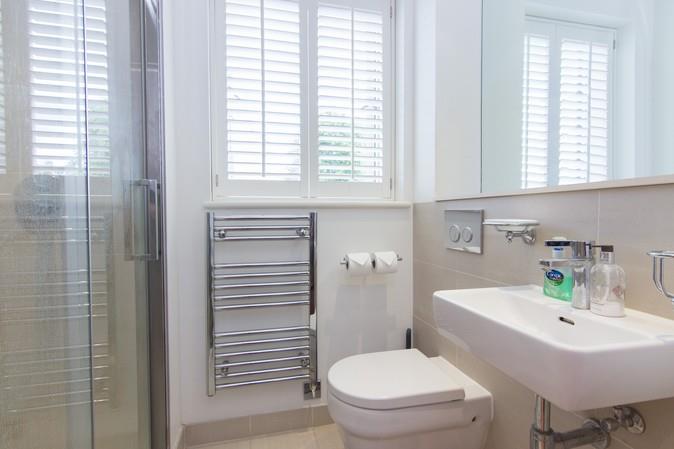 Bathroom (2).jpg