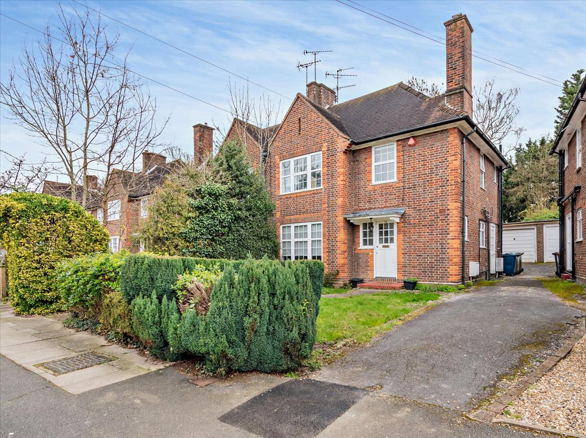 3 bedroom semidetached house for sale in , Pinner, HA5 Robsons