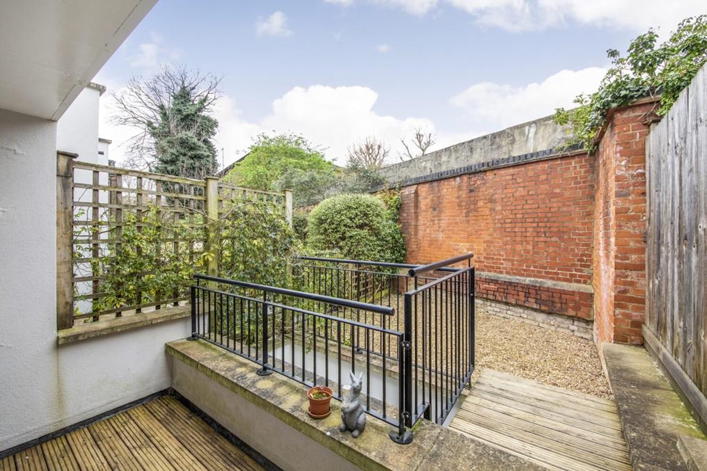 2 bedroom house for sale in Devonshire Road, Forest Hill, SE23 Pedder
