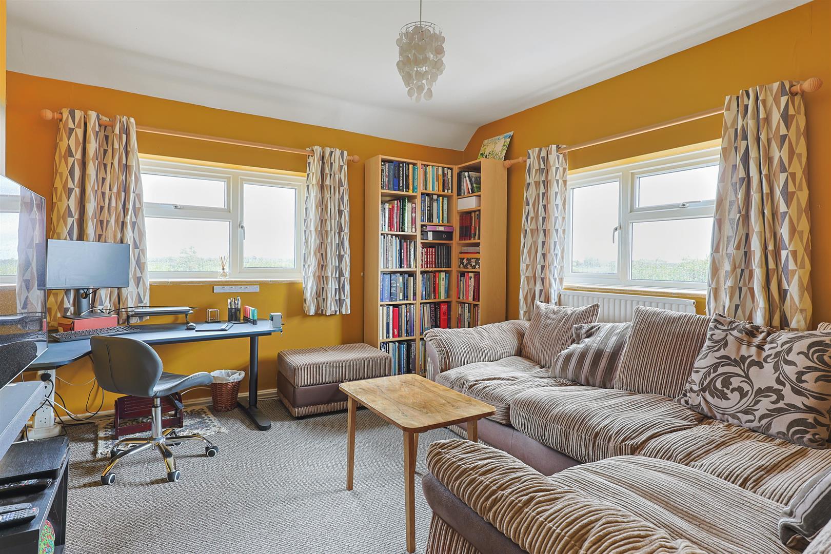 4 bedroom detached house for sale in Long Drove, Cambridge, CB25 Gray