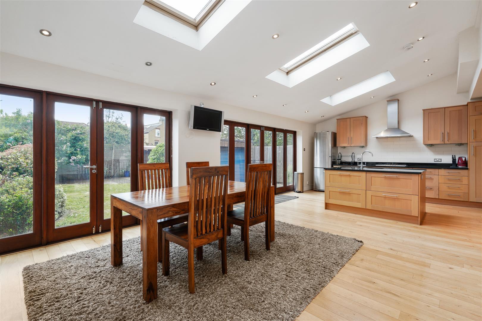 5 bedroom semidetached house for sale in Cromwell Road, Wimbledon