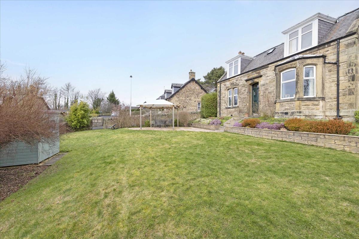 4 bedroom detached house for sale in 9 Private Road, Gorebridge, EH23