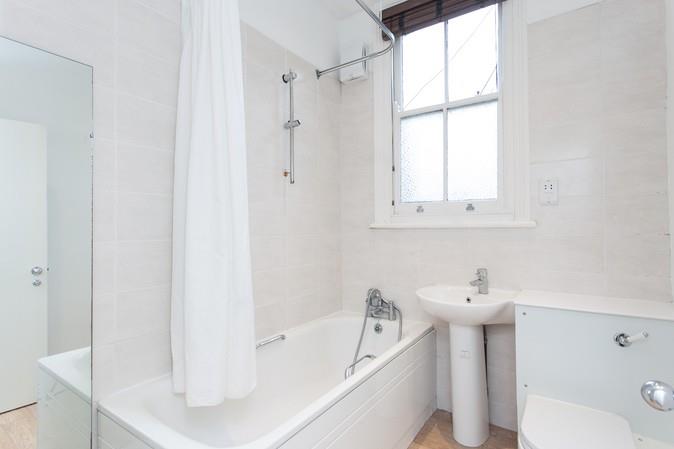Bathroom (2).jpg