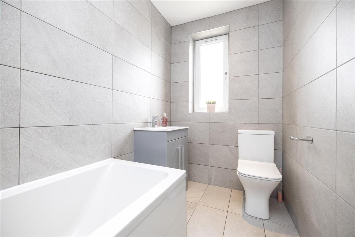 3 bedroom flat for sale in 114 Birkenside , Gorebridge, EH23 Avenue Road Estate & Letting Agents