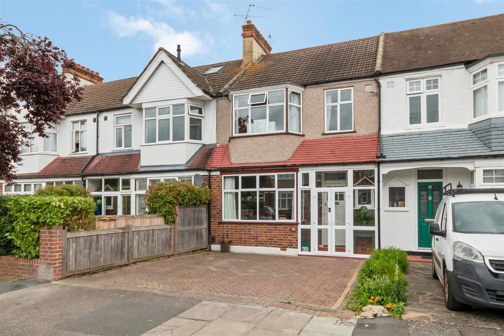 3 bedroom midterraced house for sale in Greenway, Raynes Park, SW20