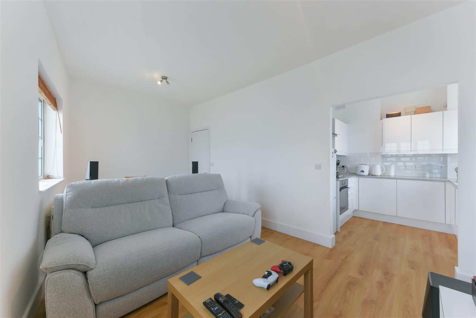 1 bedroom flat to let in Cannon Hill Lane, Raynes Park, SW20 Ellisons Estate Agents
