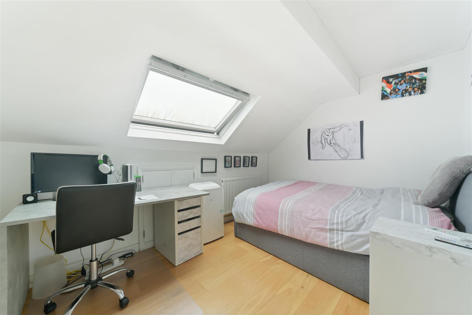 Properties for sale in Raynes Park