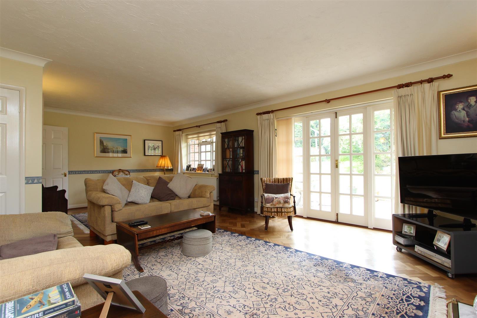 3 bedroom detached house for sale in Kingswood Road, Tadworth, KT20