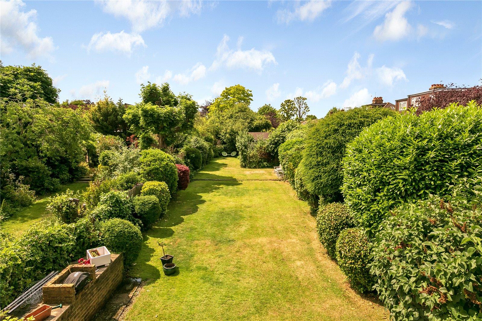 Properties for sale in Teddington