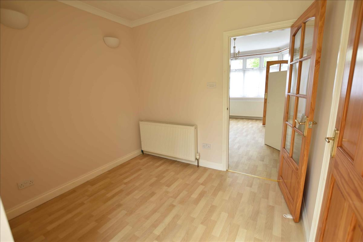 2 bedroom midterraced house for sale in Granville Avenue, Feltham