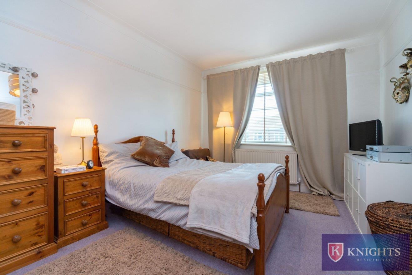 3 bedroom midterraced house for sale in Perth Road, London, N22
