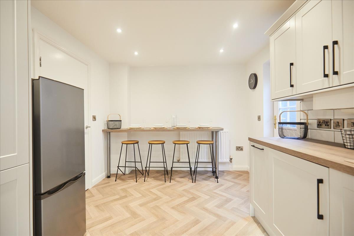 Property Image7c825839-42c3-42f8-89e9-411d6207896c