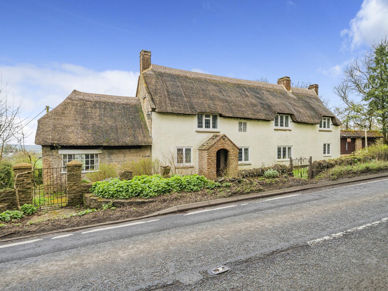 3 bedroom cottage for sale in Bratton Seymour, Wincanton, BA9 Symonds