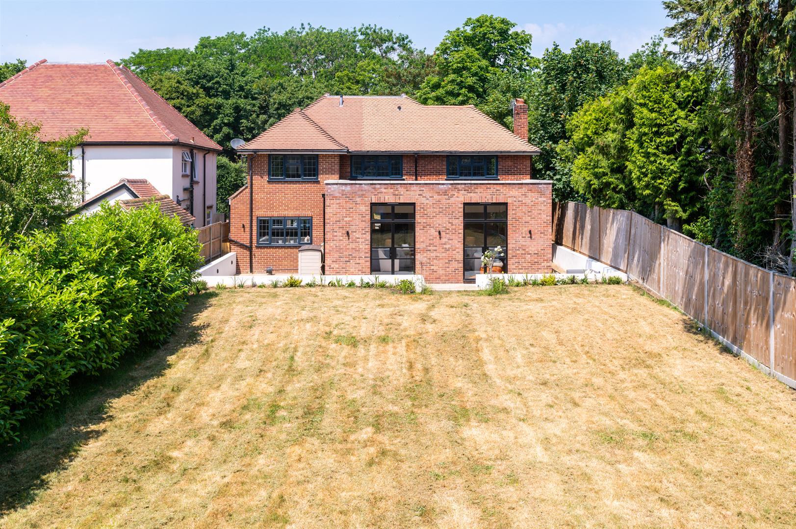 4 bedroom detached house for sale in High Road, West Byfleet, KT14