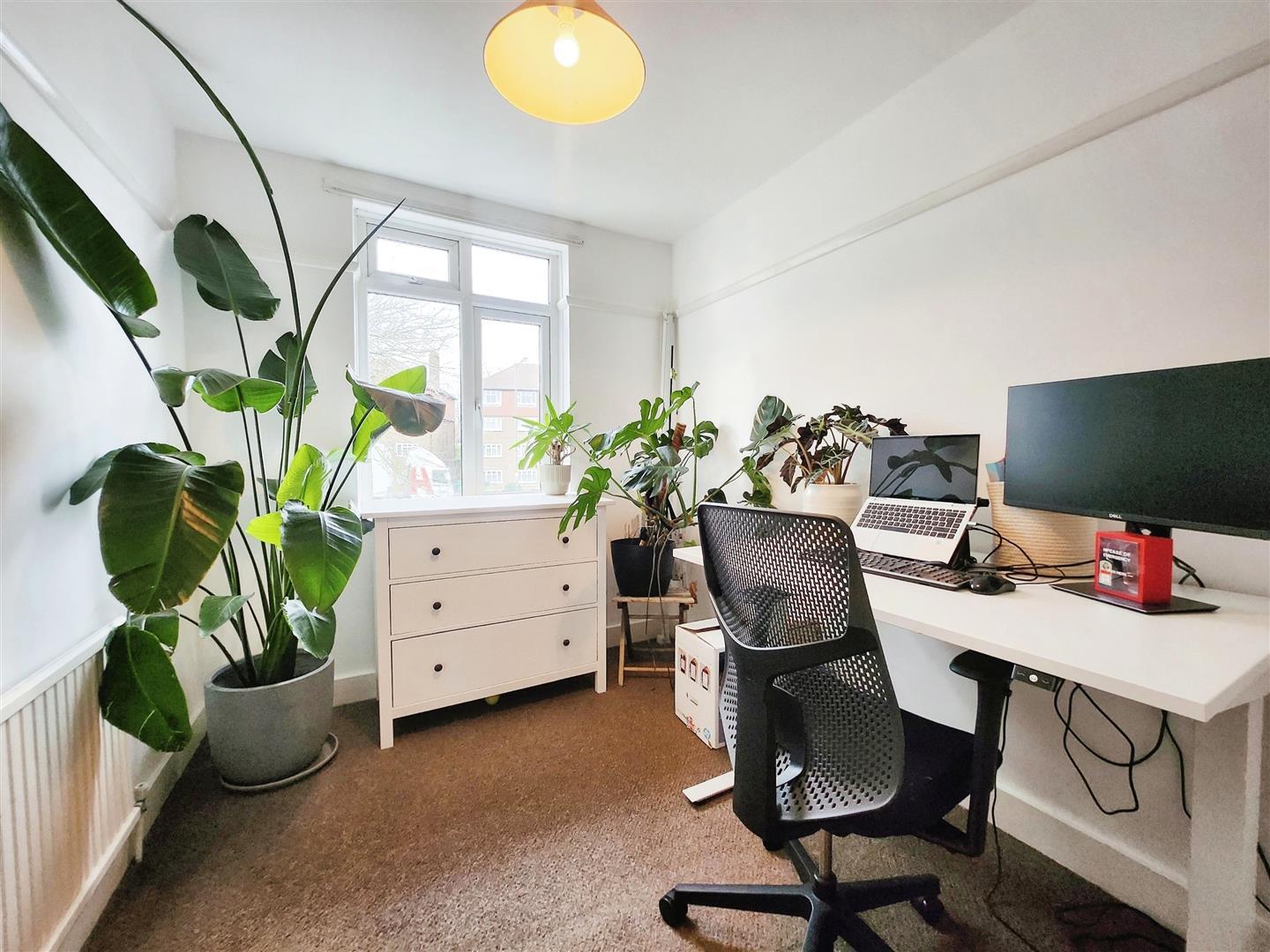 3 bedroom midterraced house to let in Bushey Road, Raynes Park, SW20