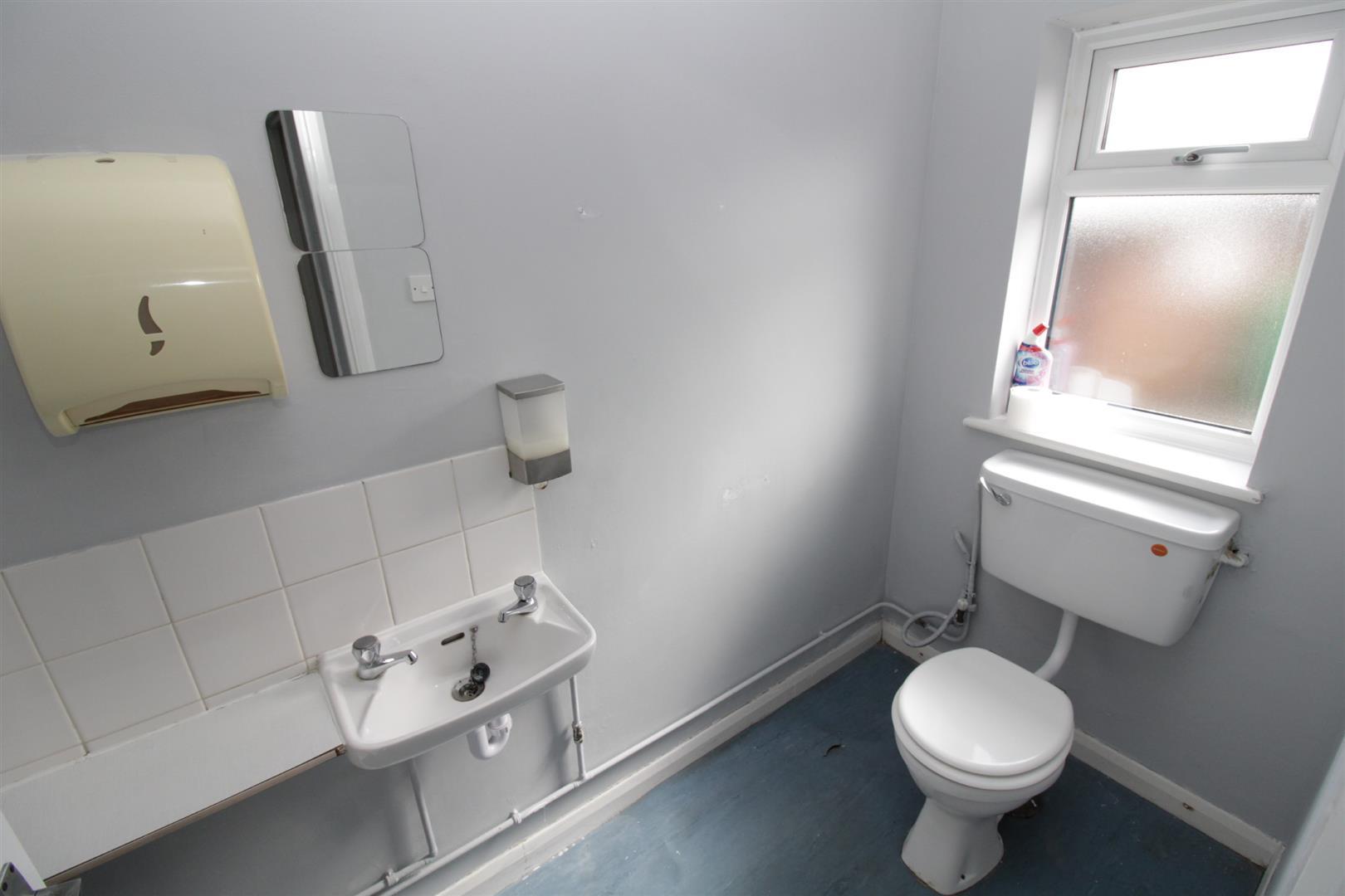 shop to let in Maldon Road, Danbury, CM3 Church and Hawes