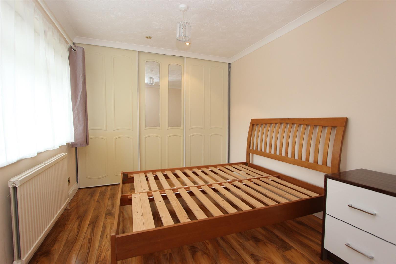 4 bedroom detached house to let in Birch Grove, Kingswood, KT20