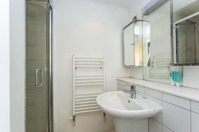 Bathroom (2).jpg
