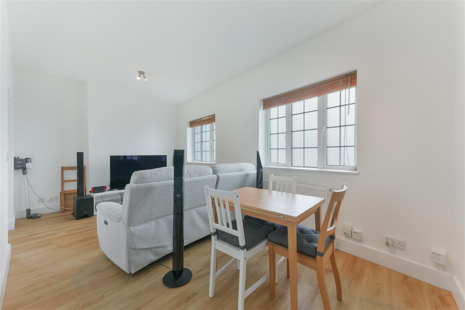 1 bedroom flat to let in Cannon Hill Lane, Raynes Park, SW20 Ellisons Estate Agents