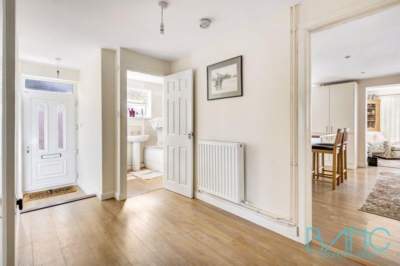 Property Image87fb0460-5062-4c23-b4ad-03d3d4187e30