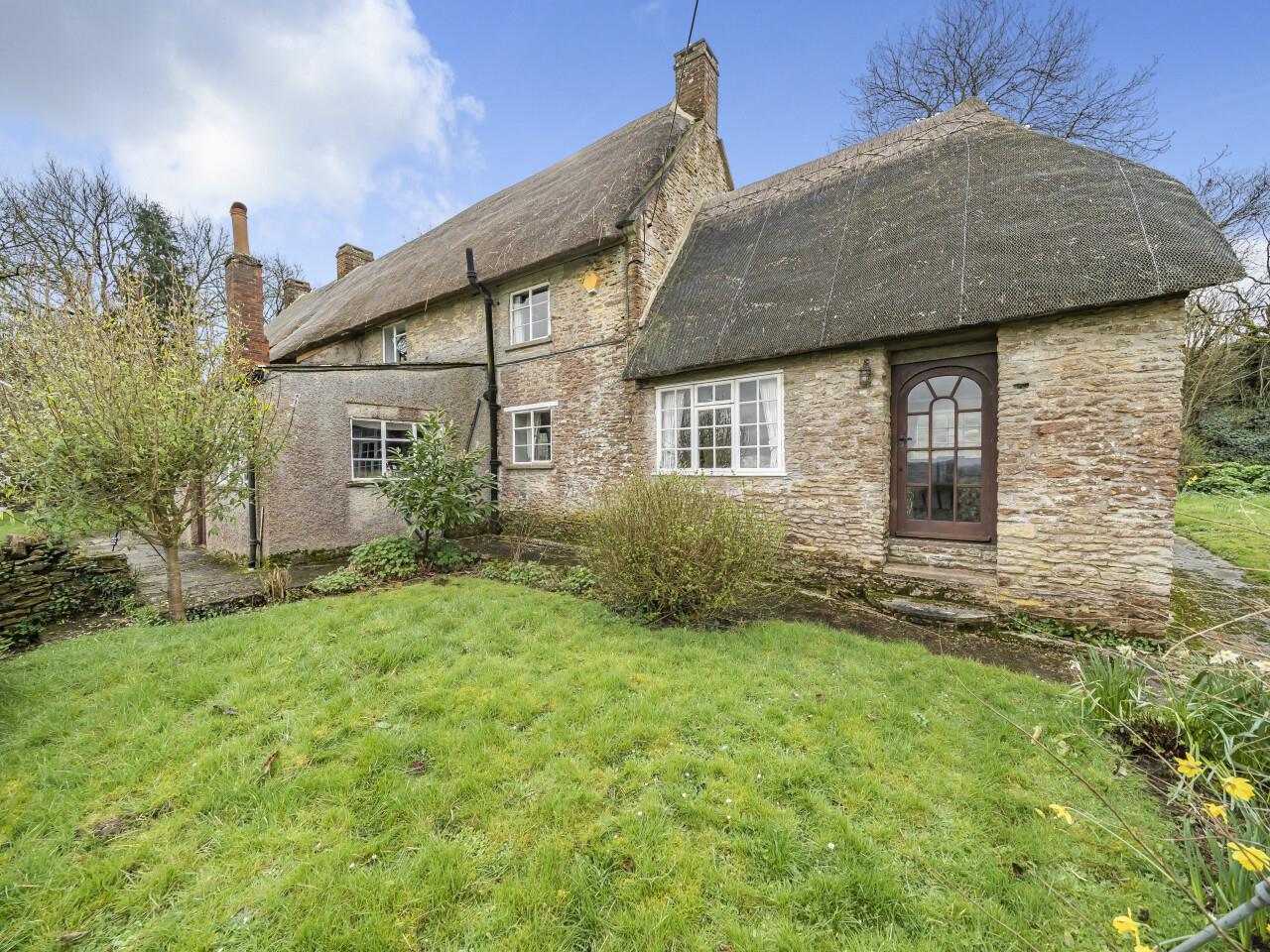 3 bedroom cottage for sale in Bratton Seymour, Wincanton, BA9 Symonds