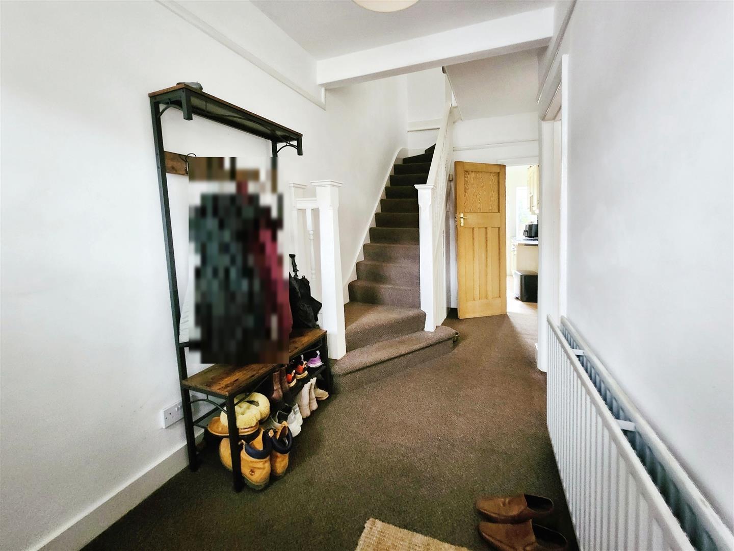 3 bedroom midterraced house to let in Bushey Road, Raynes Park, SW20