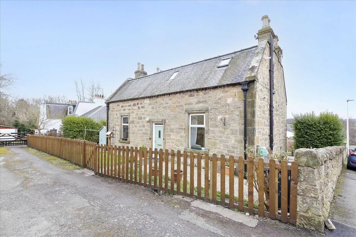4 bedroom detached house for sale in 9 Private Road, Gorebridge, EH23