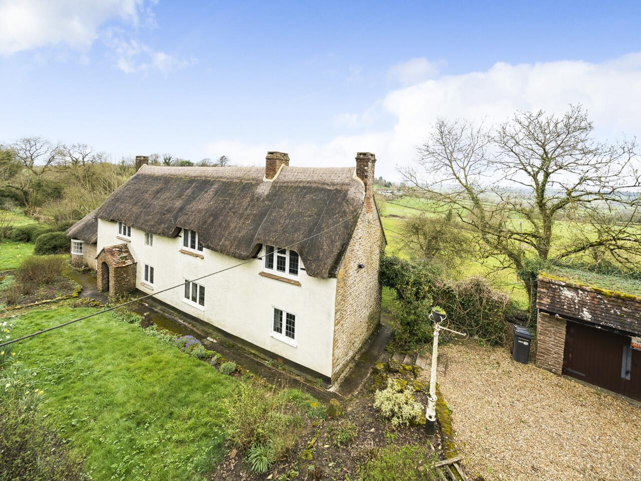 3 bedroom cottage for sale in Bratton Seymour, Wincanton, BA9 Symonds