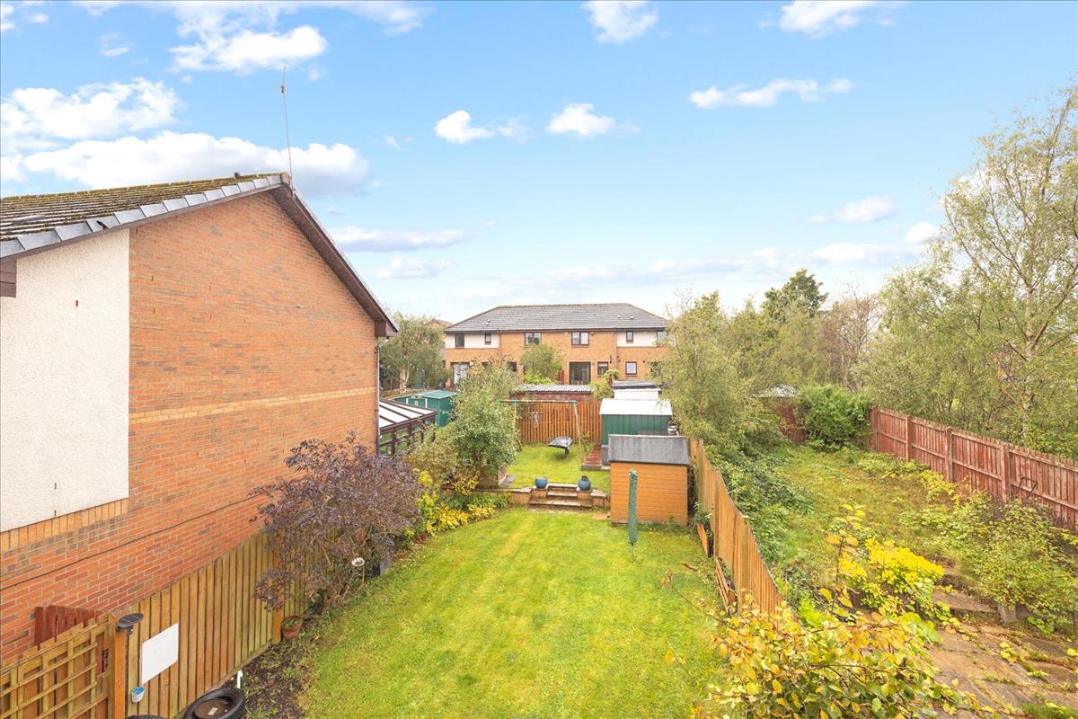 3 bedroom semidetached house for sale in 17 Burnbank Crescent