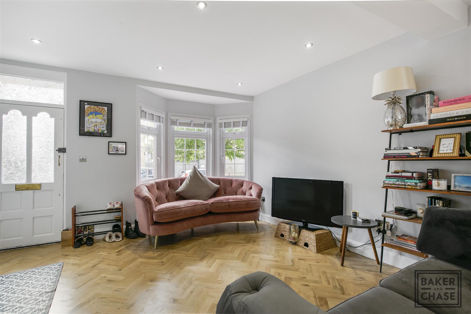 2 bedroom end of terrace house to let in Sterling Road, Enfield, EN2