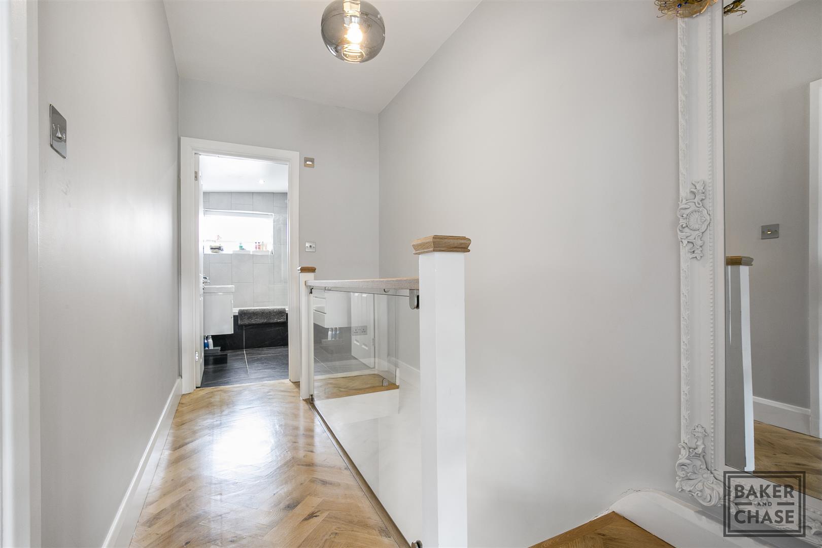 2 bedroom end of terrace house to let in Sterling Road, Enfield, EN2