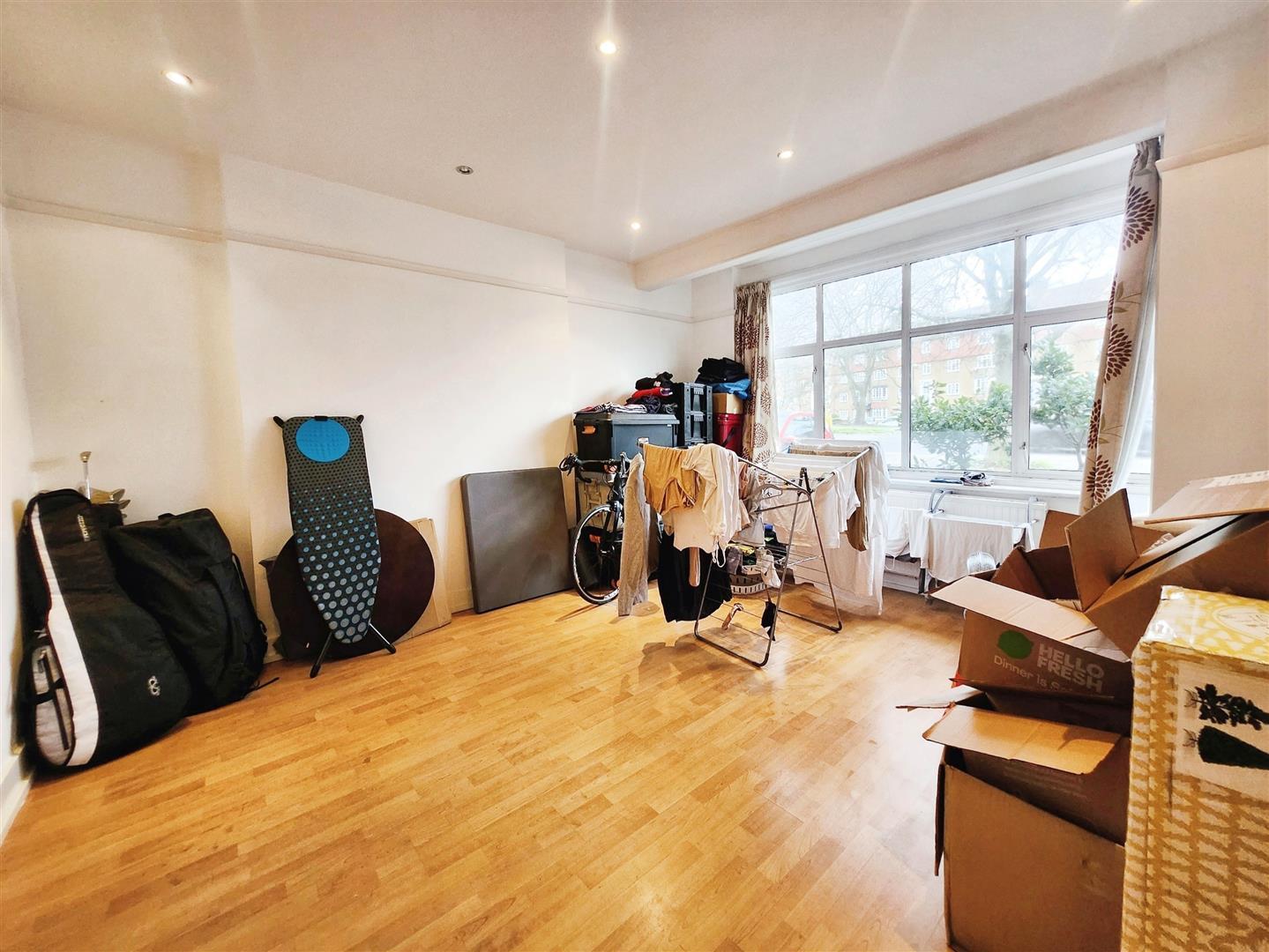 3 bedroom midterraced house to let in Bushey Road, Raynes Park, SW20