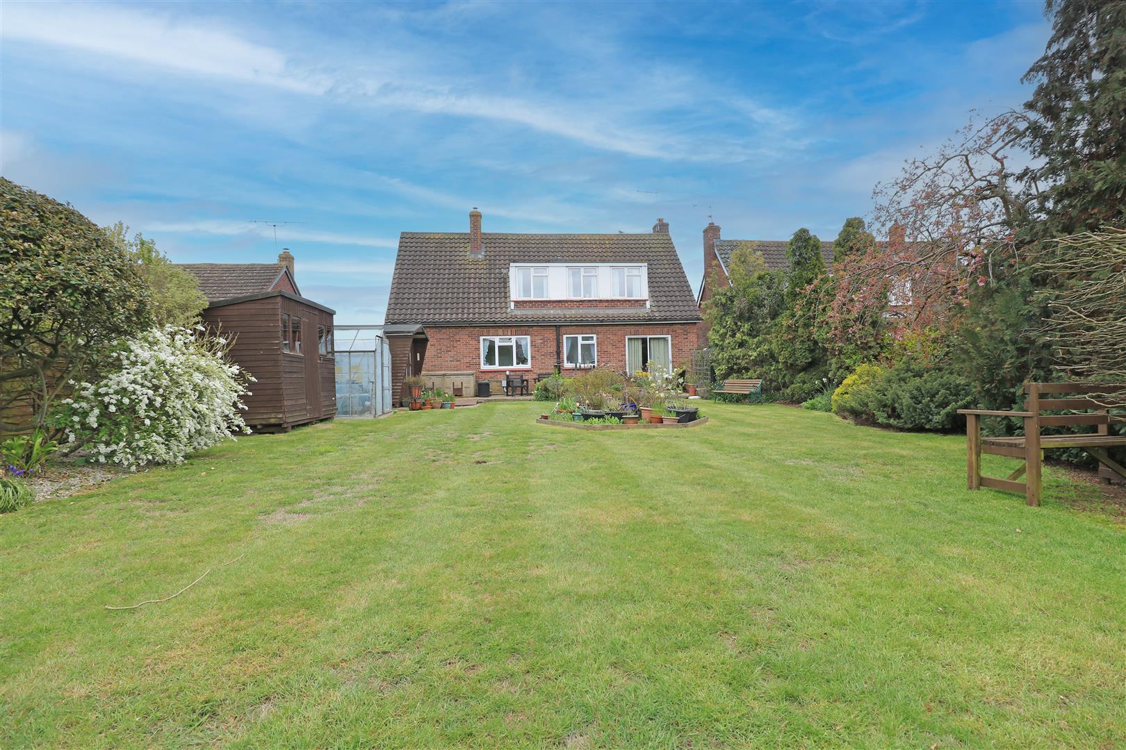 3 bedroom detached house for sale in Priory Farm Road, Hatfield Peverel