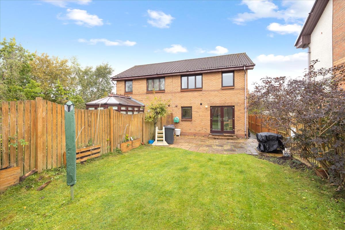 3 bedroom semidetached house for sale in 17 Burnbank Crescent