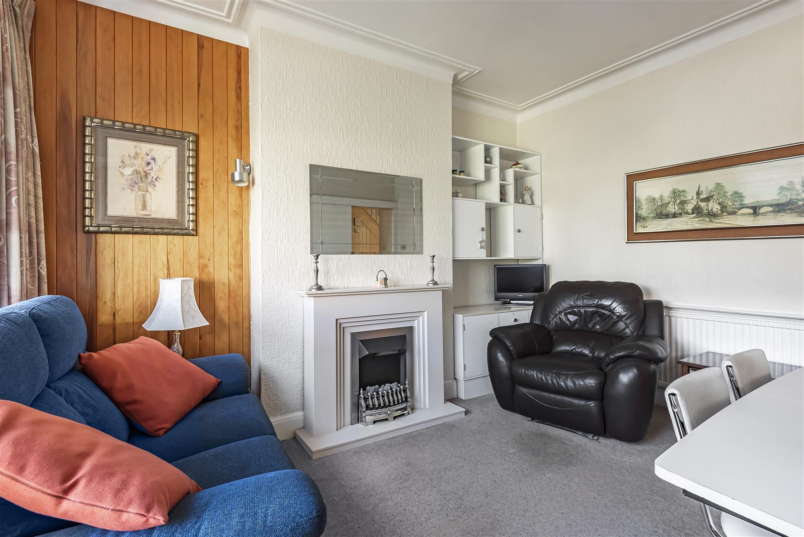 3 bedroom midterraced house for sale in Colne Road, London, N21