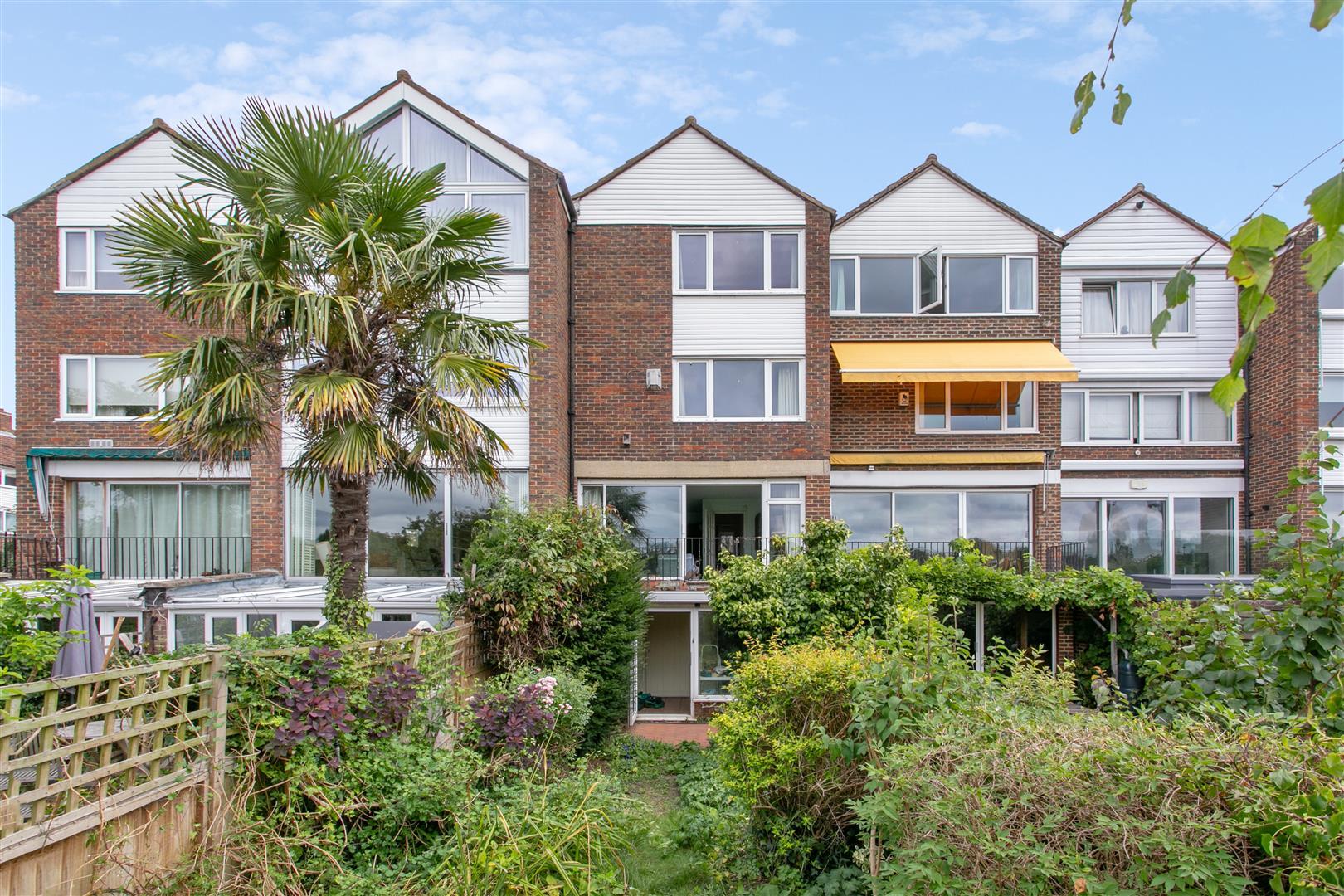 4 bedroom midterraced house for sale in Chiswick Staithe, London, W4