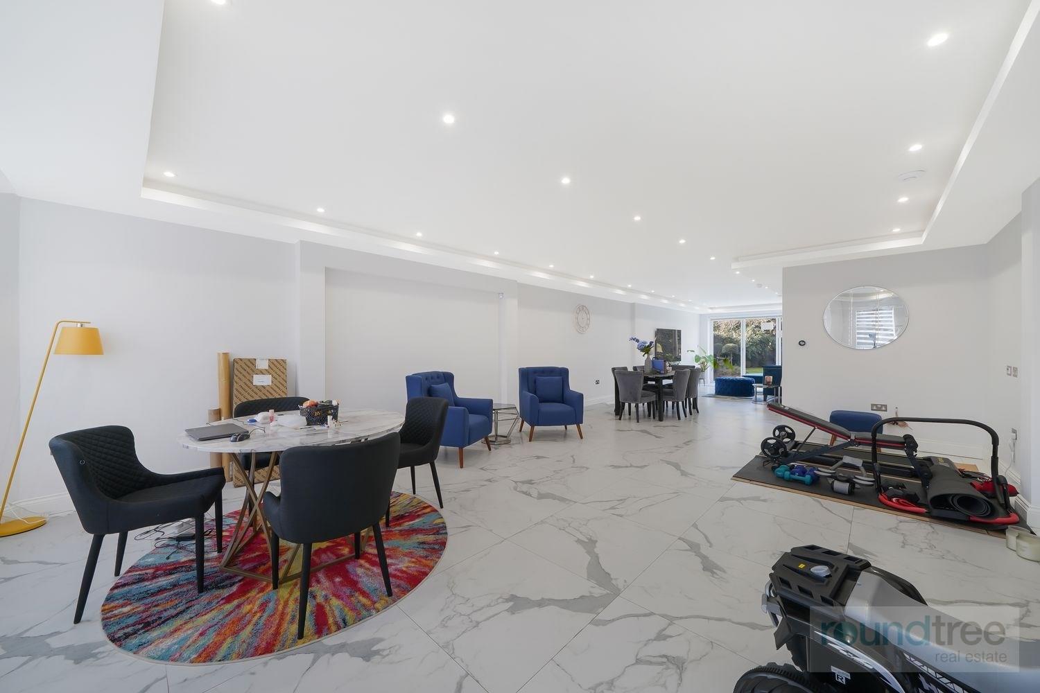 Property Image9d88657d-da2c-4e9b-8aac-e06748a9fa41