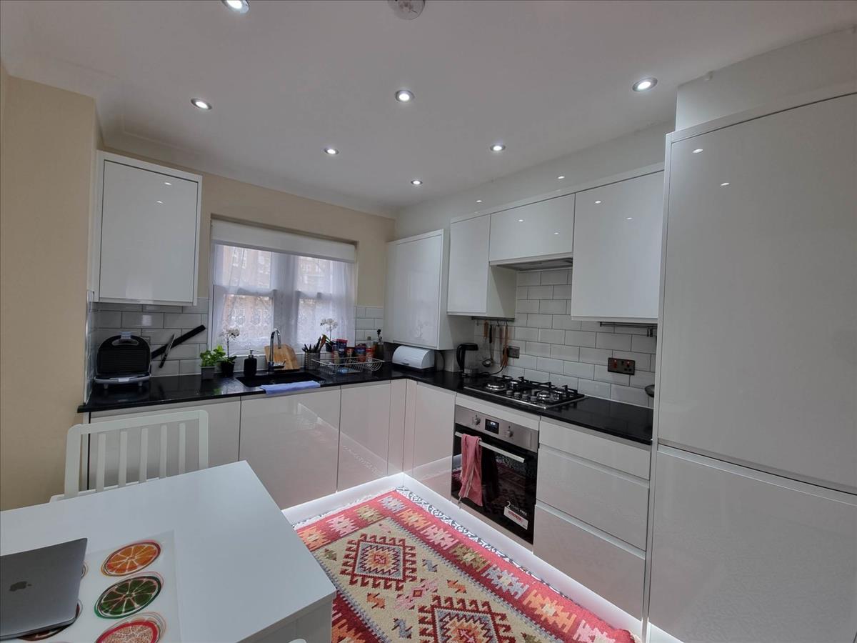 Property Image9df8b875-697b-42fd-8993-3a6a01437574