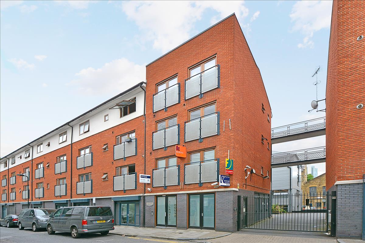 2 bedroom apartment to let in Waterson Street, Shoreditch, E2 Fyfe