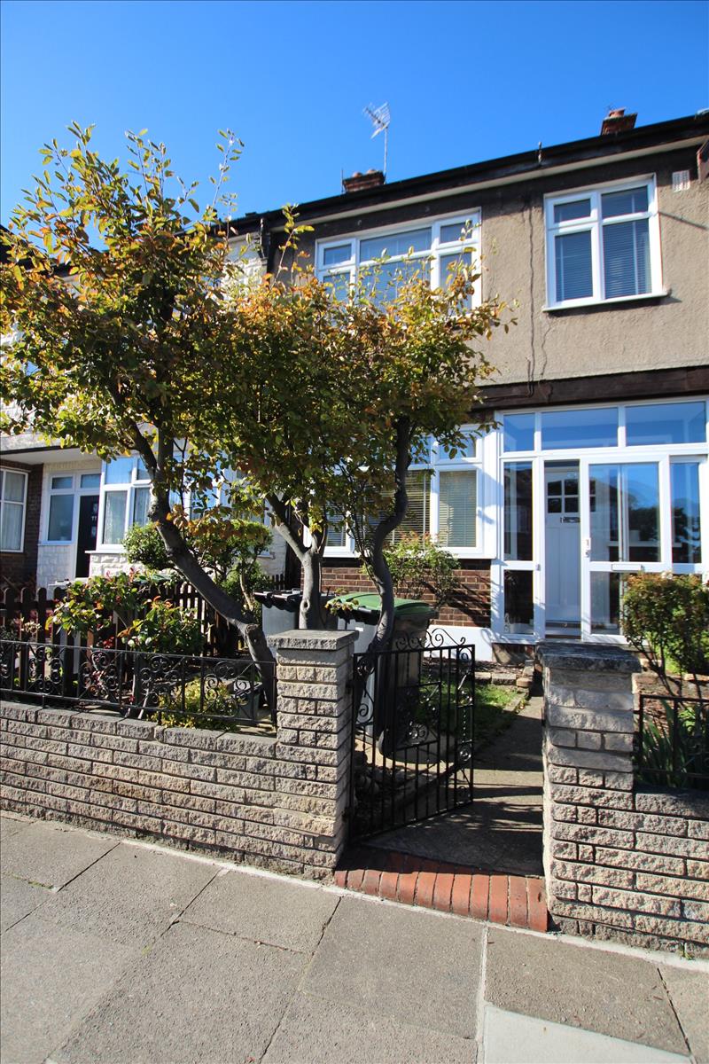 3 bedroom midterraced house for sale in Perth Road, London, N22