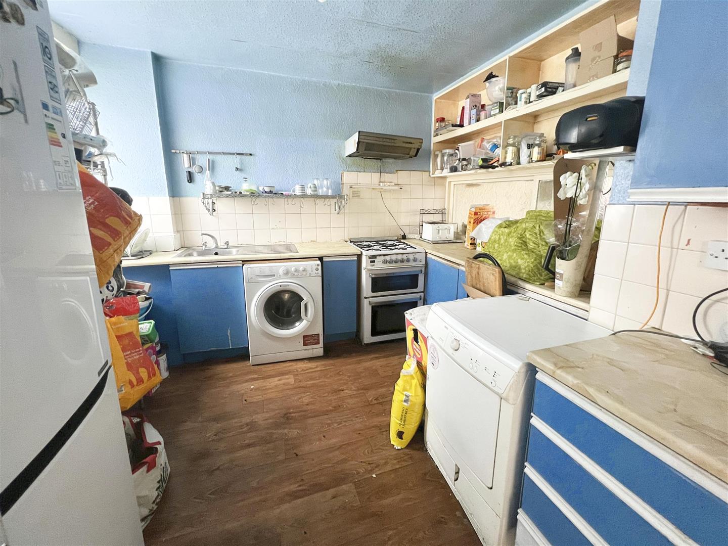 3 bedroom flat for sale in Haslemere Avenue, Mitcham, CR4 Ellisons