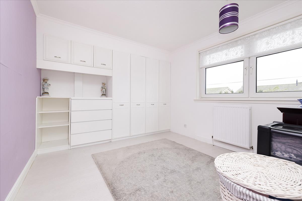 3 bedroom semidetached house for sale in 23 Fernieside Drive