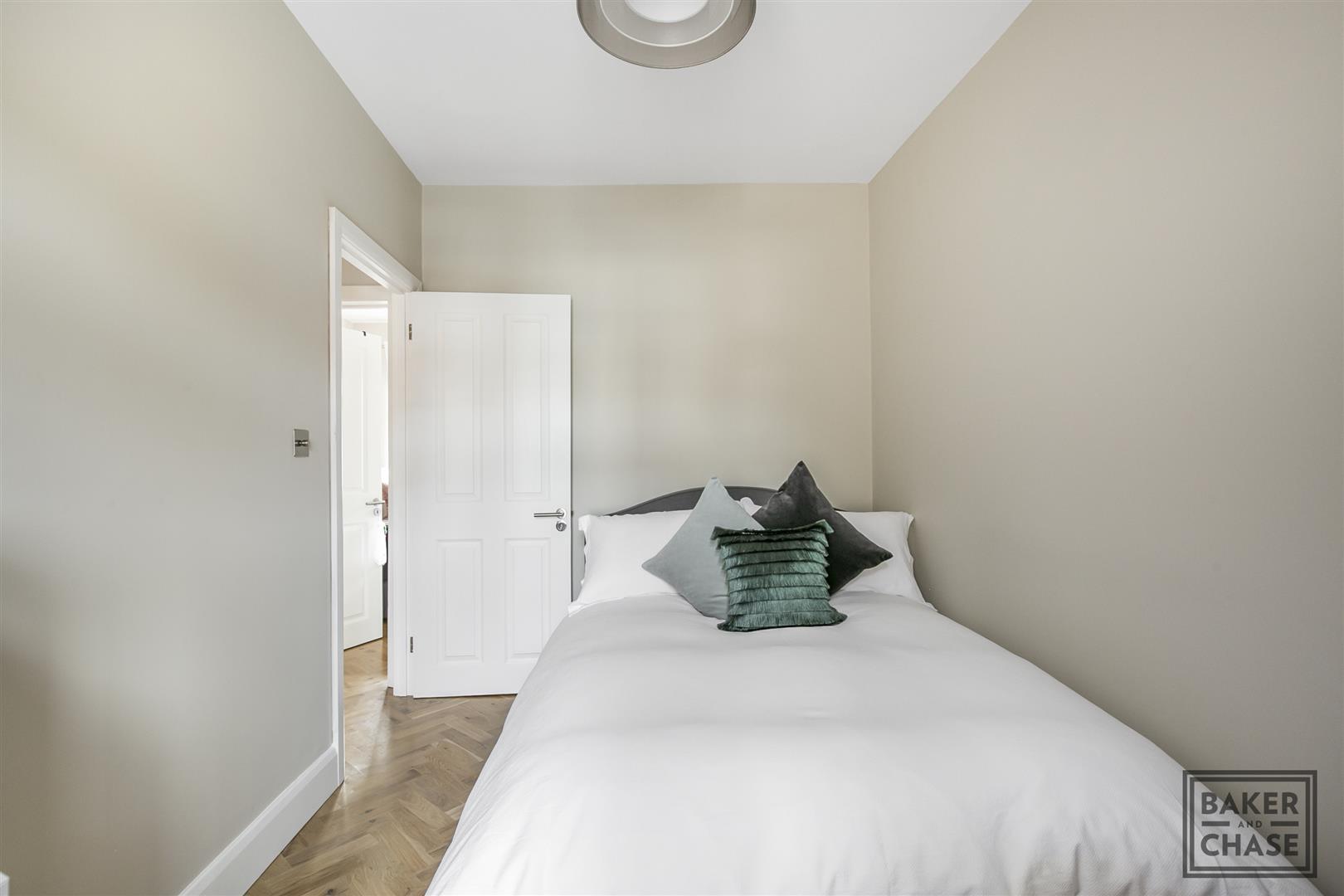 2 bedroom end of terrace house to let in Sterling Road, Enfield, EN2