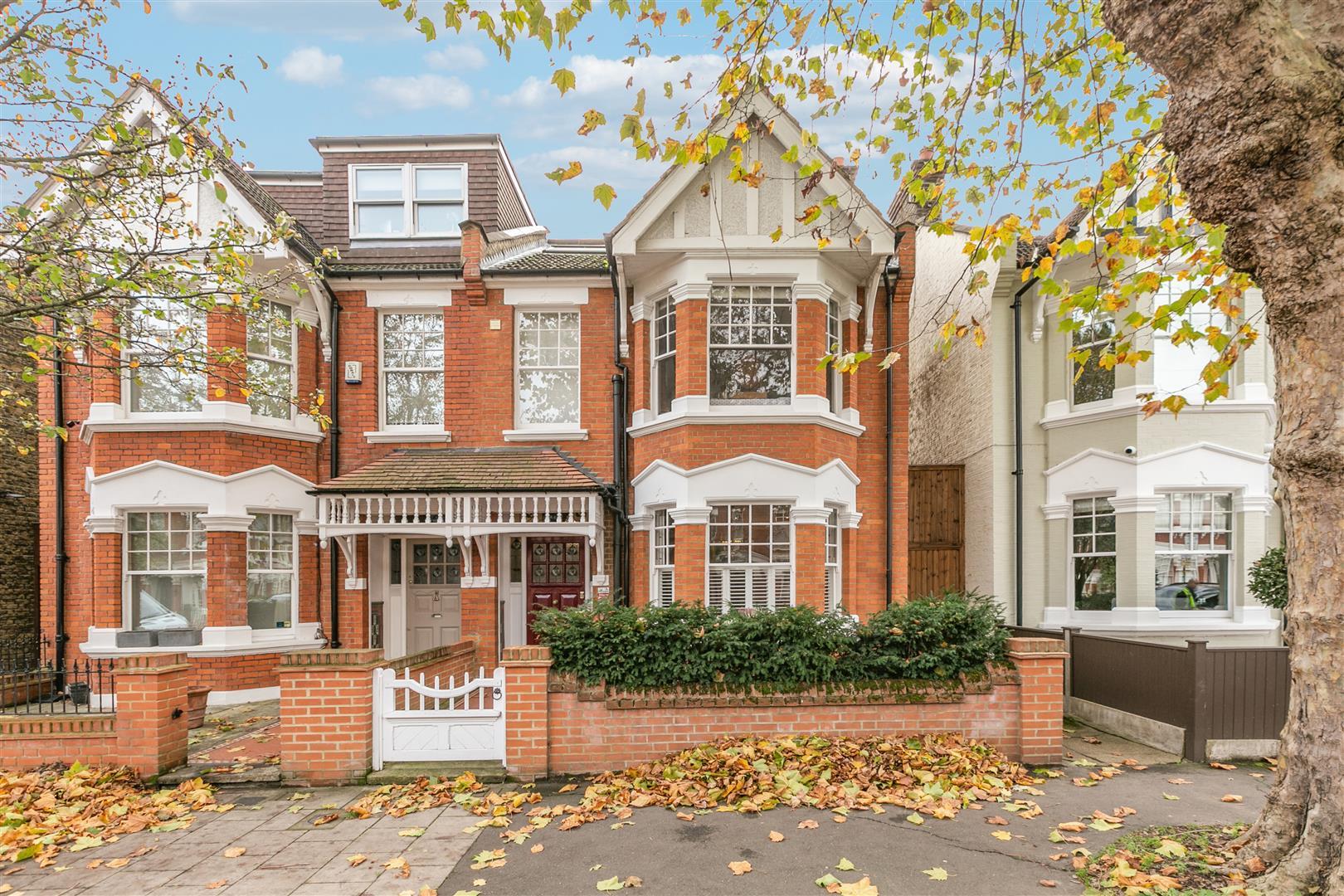 5 bedroom semidetached house for sale in Wavendon Avenue, London, W4