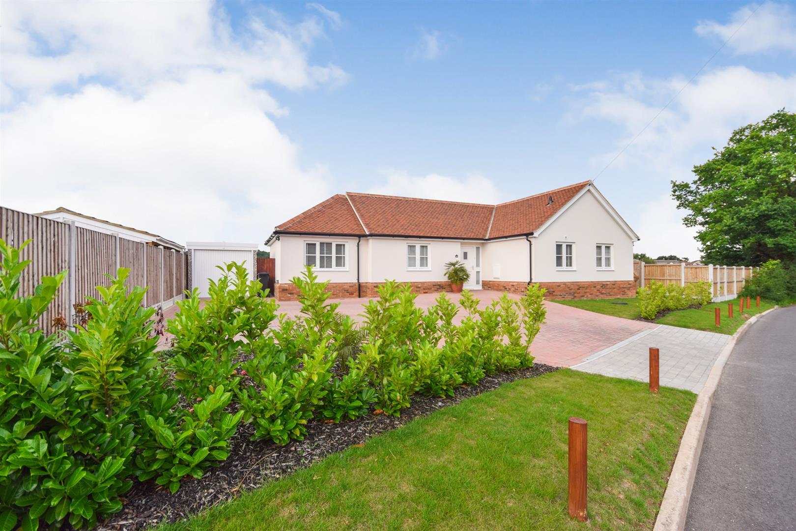 3 bedroom bungalow for sale in Catchpole Lane, Great Totham, CM9