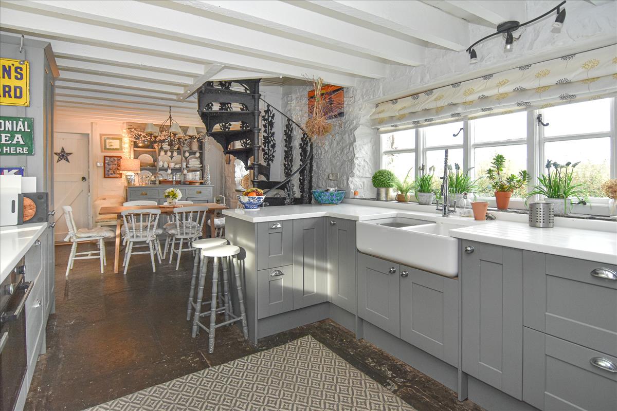 4 bedroom detached house for sale in Alston Sutton Road, Upper Weare