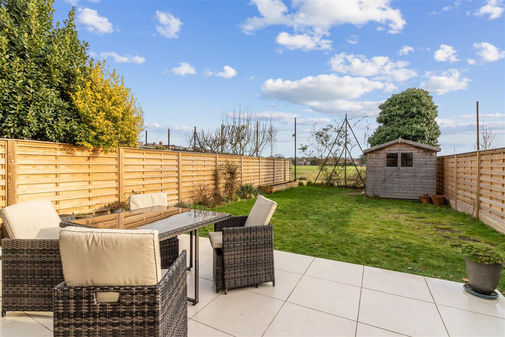 5 bedroom end of terrace house for sale in Southway, Raynes Park, SW20