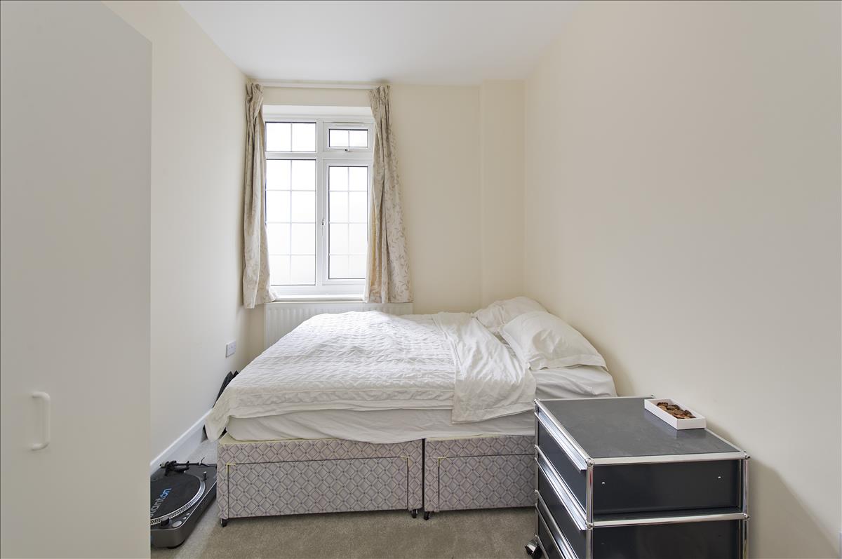 2 bedroom apartment to let in Charleville Court, London, W14 Lawson