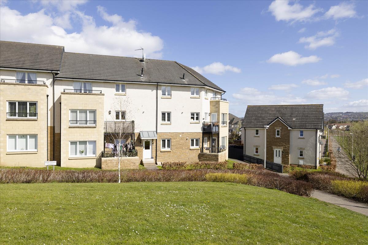 2 bedroom flat for sale in 16F South Chesters Gardens, Bonnyrigg, EH19