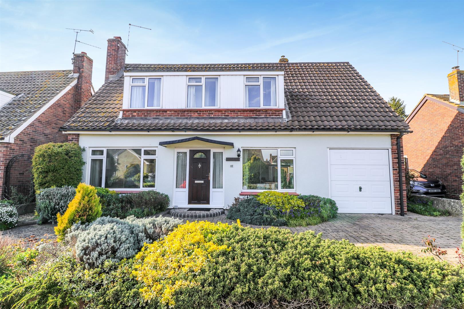 3 bedroom detached house for sale in Priory Farm Road, Hatfield Peverel